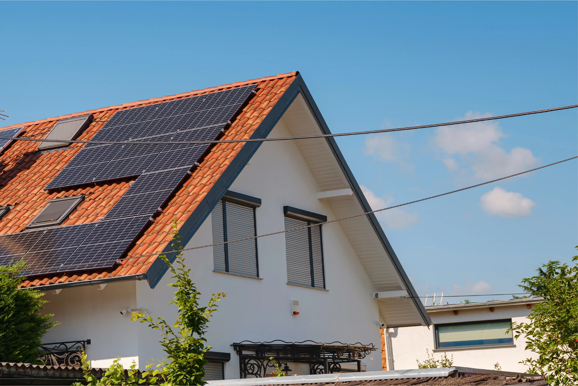 Photo principale : maison, toiture solaire ou équipe